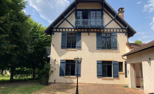 House in Couilly-Pont-aux-Dames, Ile-de-France, France 1