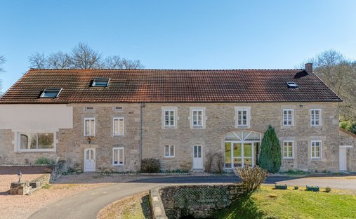 Estate in Vievy, Bourgogne – Franche-Comté, France 1