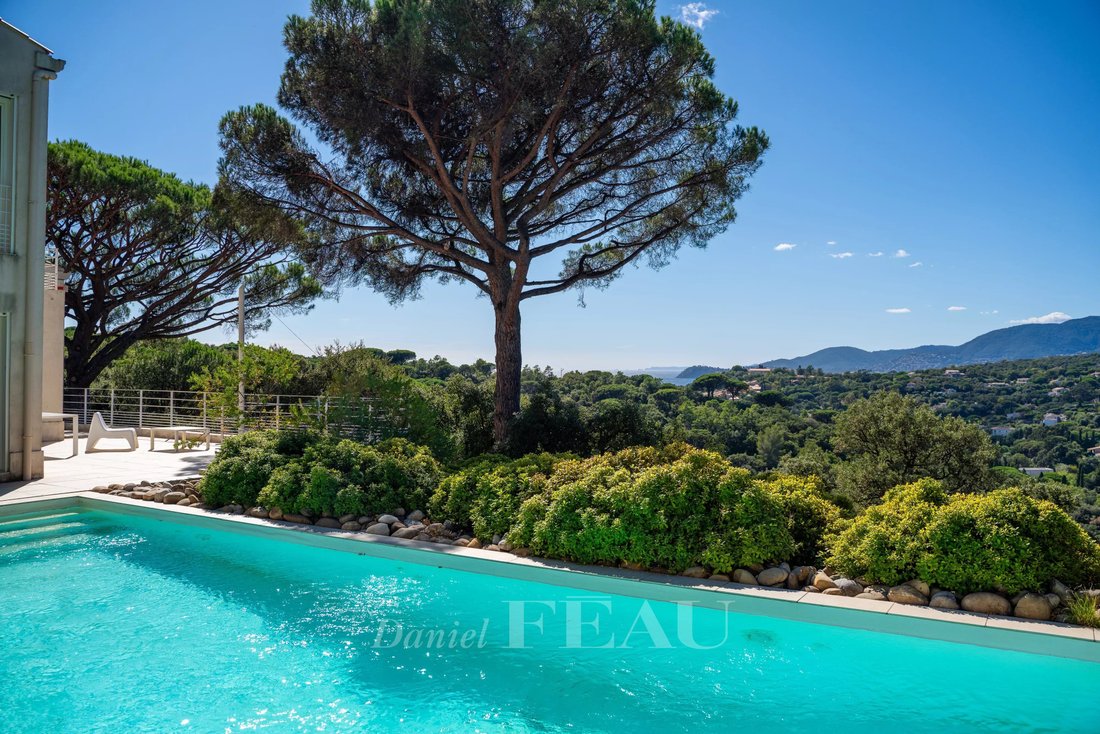 Estate in La Croix-Valmer, Provence-Alpes-Côte d'Azur, France 4 - 16272488