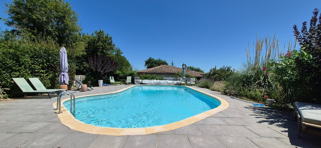 Estate in Puymirol, Nouvelle-Aquitaine, France 4 - 16276780