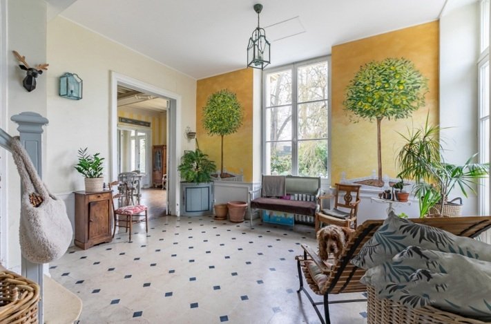 The Capuchin’s Whisper: A 17th-Century Cloister Reborn in Senlis’ Heart - 5