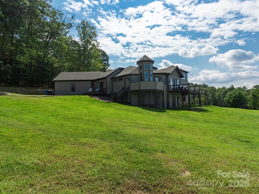 House in Hendersonville, North Carolina, United States 4 - 16276896