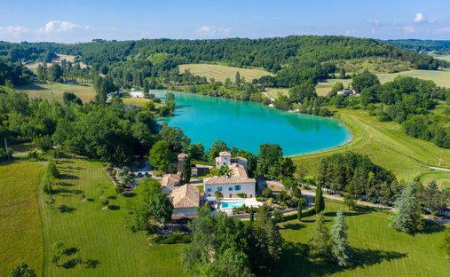 Estate in Montcuq-en-Quercy-Blanc, Occitania, France 1