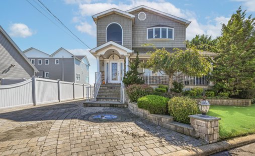 House in Seaford, New York, United States 1