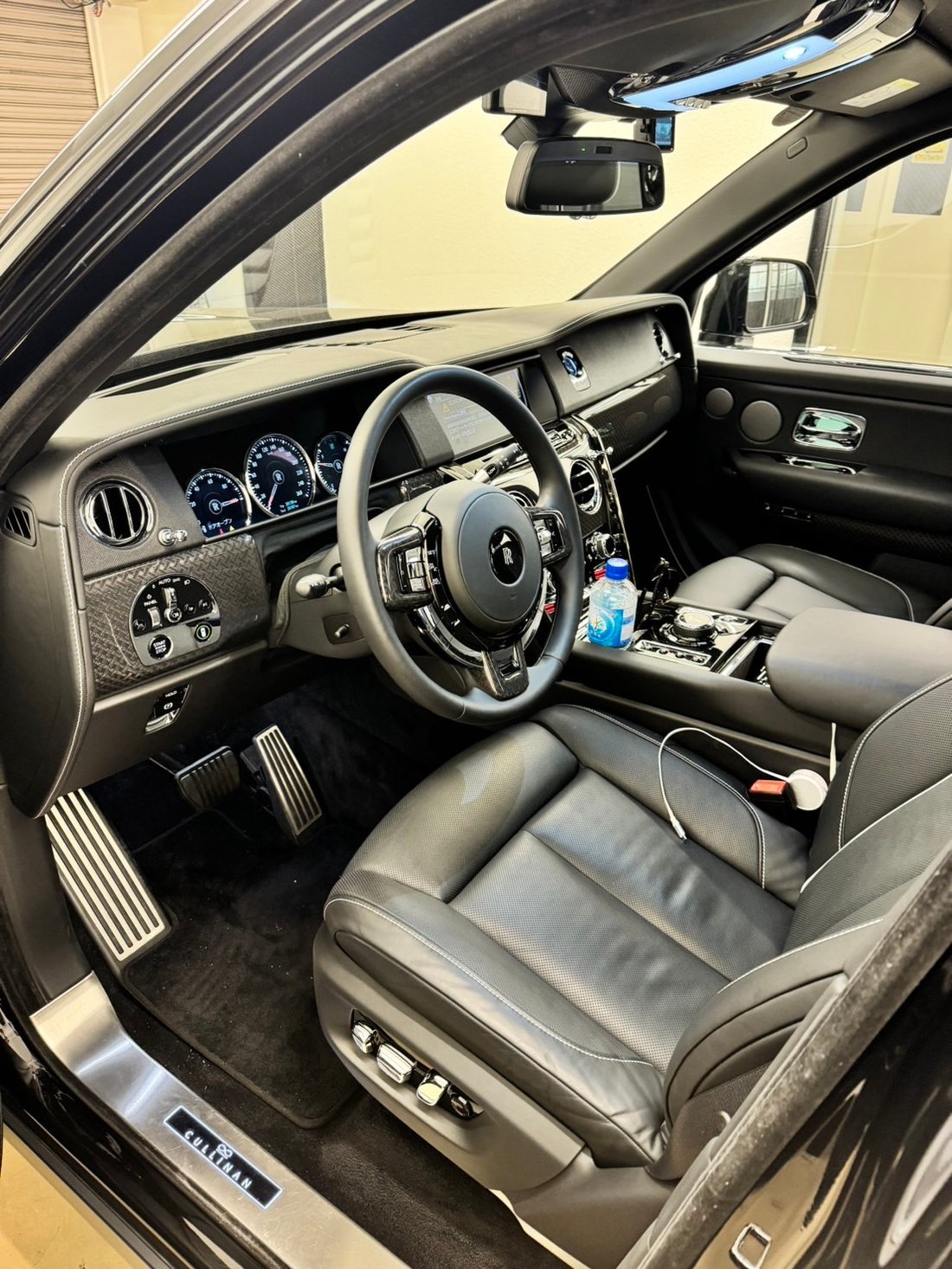 Suv in Shinjuku City, Tokyo, Japan 4 - 16277404