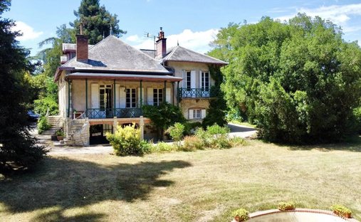 Elegant 18th Century Manor With Towers In The Heart Of Gascony