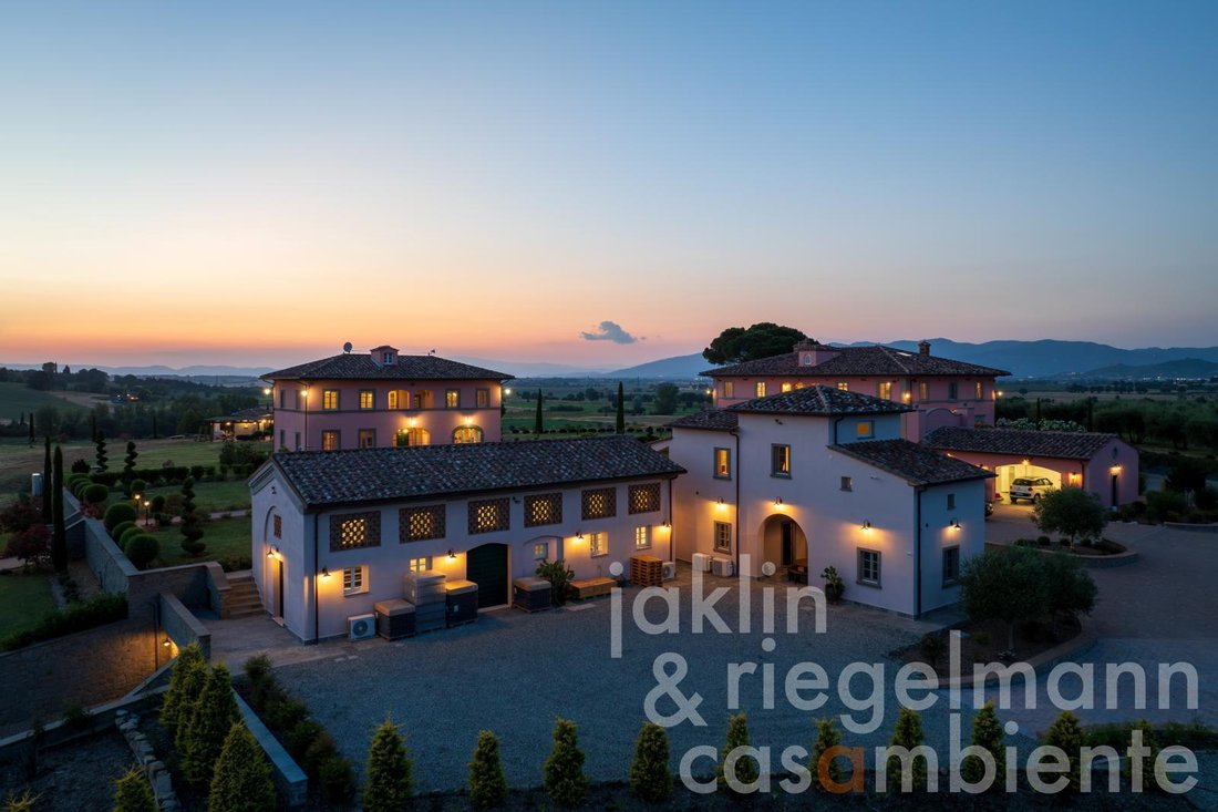 Estate in Center, Cortona, Tuscany 2 - 16277651