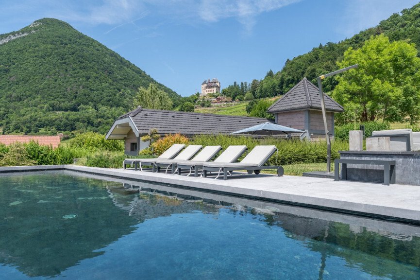 Estate in Menthon-Saint-Bernard, Auvergne-Rhône-Alpes, France 1 - 16125247