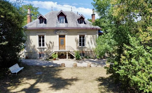 Elegant 18th Century Manor With Towers In The Heart Of Gascony