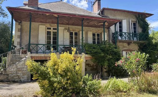 Elegant 18th Century Manor With Towers In The Heart Of Gascony
