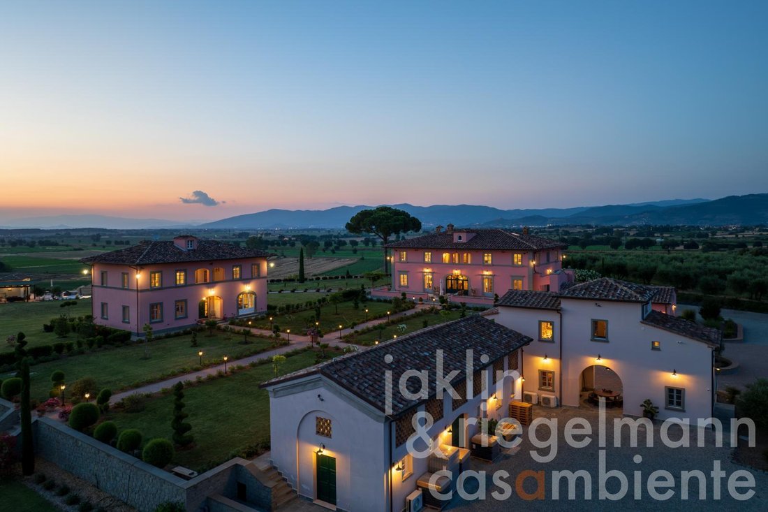 Estate in Center, Cortona, Tuscany 1 - 16277651