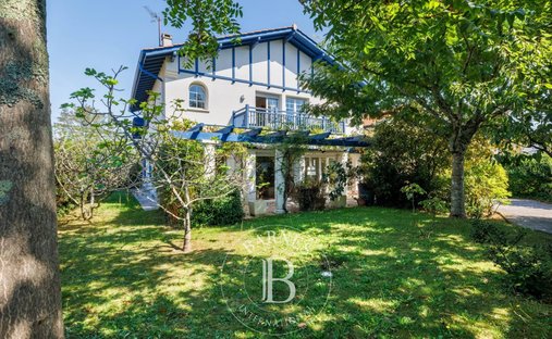 Townhouse in Saint Martin-Cité des Fleurs, Biarritz, France 1
