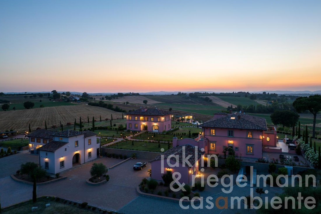 Estate in Center, Cortona, Tuscany 3 - 16277651