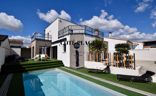 House in Vaux-sur-Mer, Nouvelle-Aquitaine, France 1