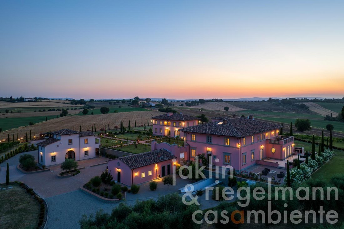 Estate in Center, Cortona, Tuscany 4 - 16277651