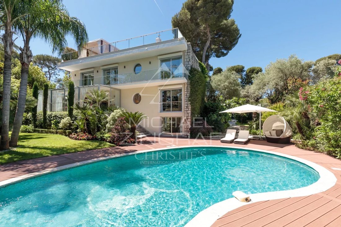 Villa in Antibes, Provence-Alpes-Côte d'Azur, France 1 - 16277688