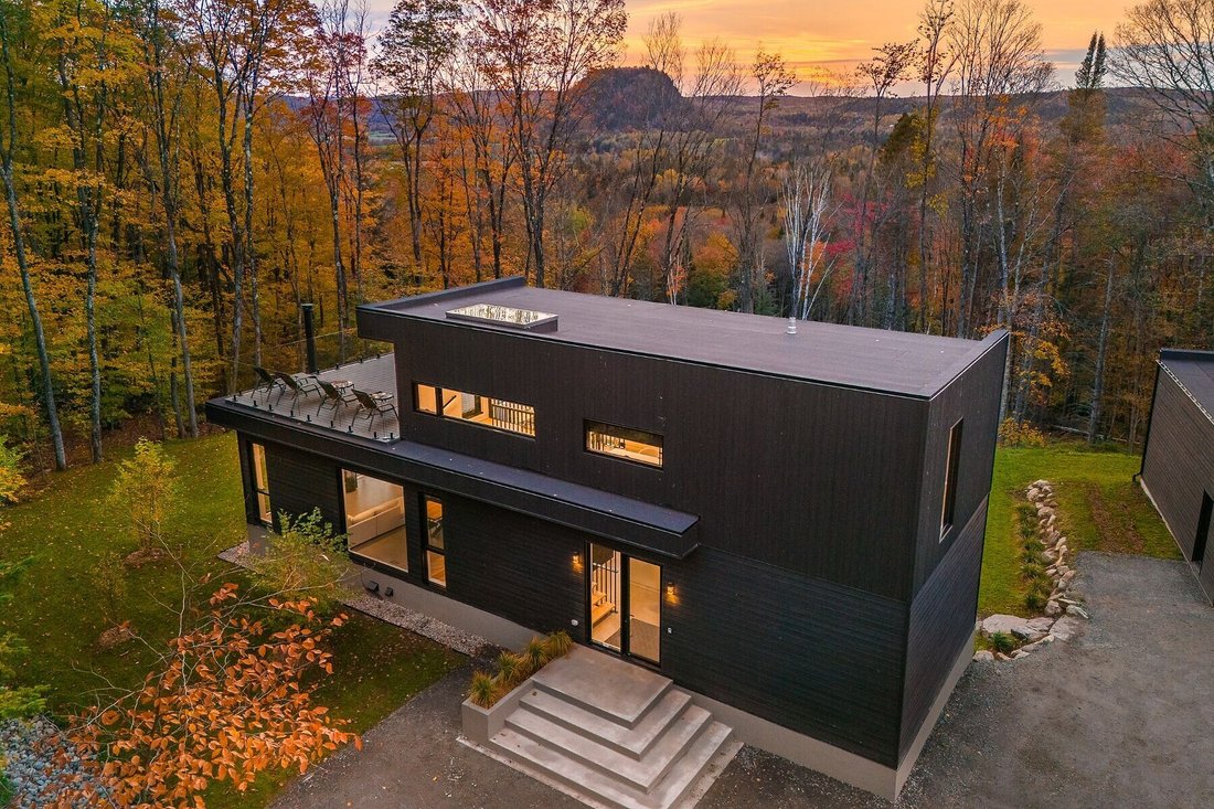 House in Mont-Tremblant, Quebec, Canada 1 - 16279603