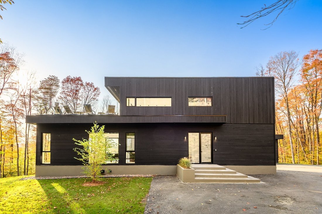 House in Mont-Tremblant, Quebec, Canada 2 - 16279603