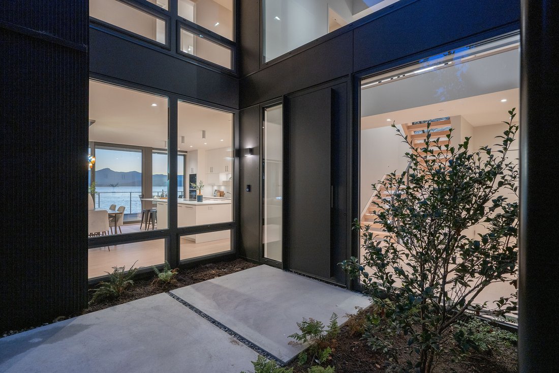 House in West Vancouver, British Columbia, Canada 5 - 16278749