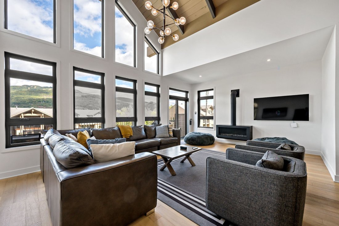 Condo in Mont-Tremblant, Quebec, Canada 1 - 16167216
