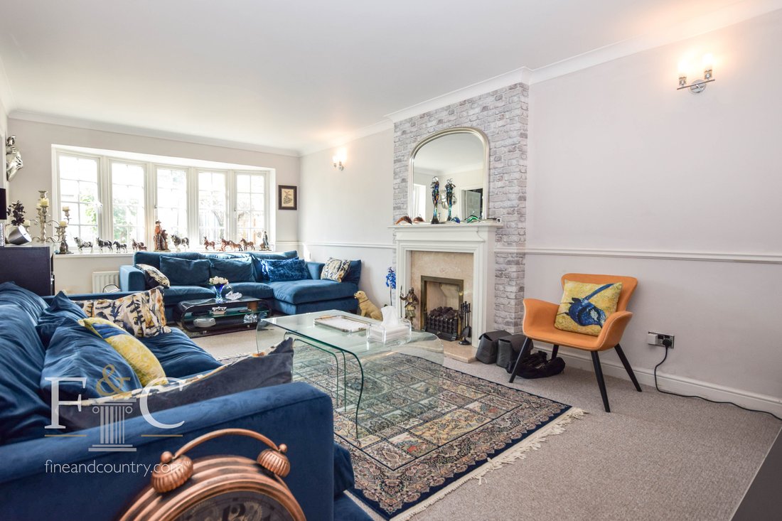 House in Cheshunt, England 3 - 16279649