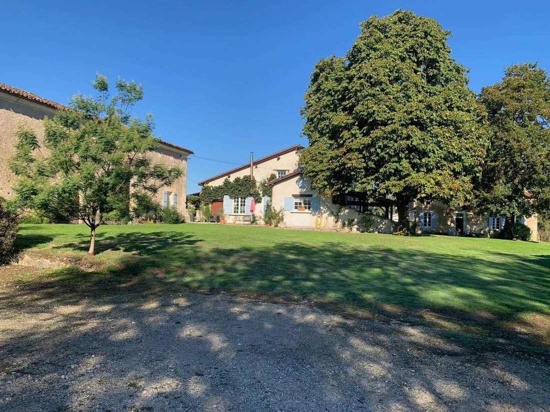 House in Chalais, Nouvelle-Aquitaine, France 1 - 15921376