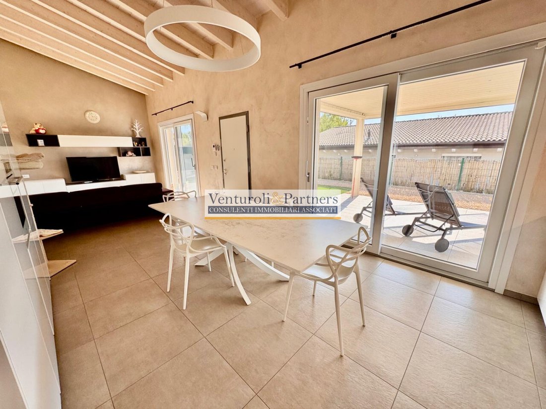 Villa in Castel Venzago, Lonato del Garda, Lombardy 2 - 16280180