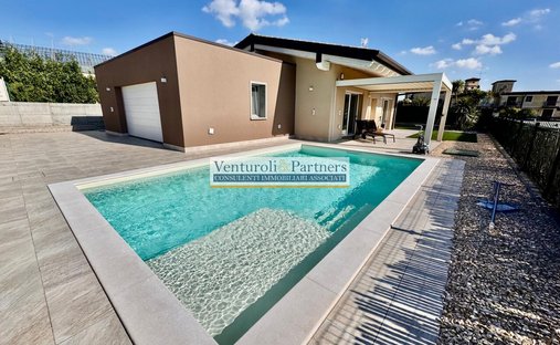 Villa in Castel Venzago, Lonato del Garda, Lombardy 1