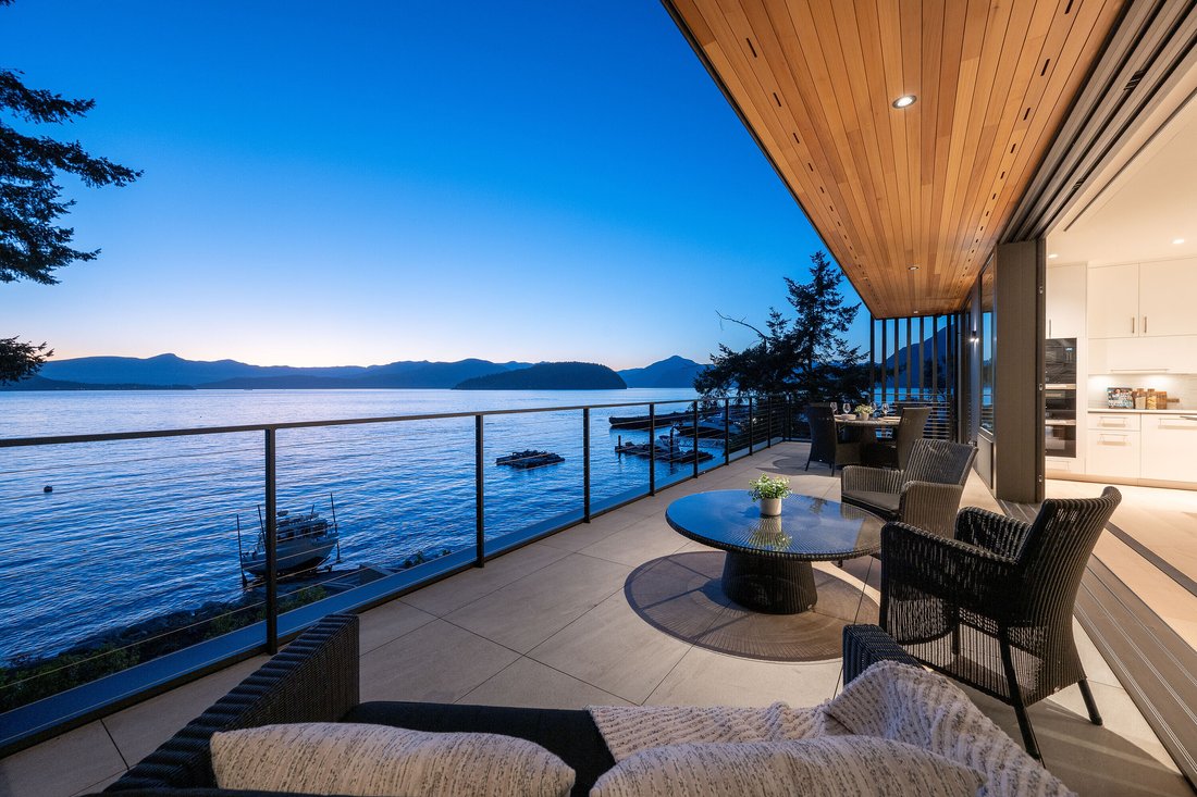House in West Vancouver, British Columbia, Canada 2 - 16278749
