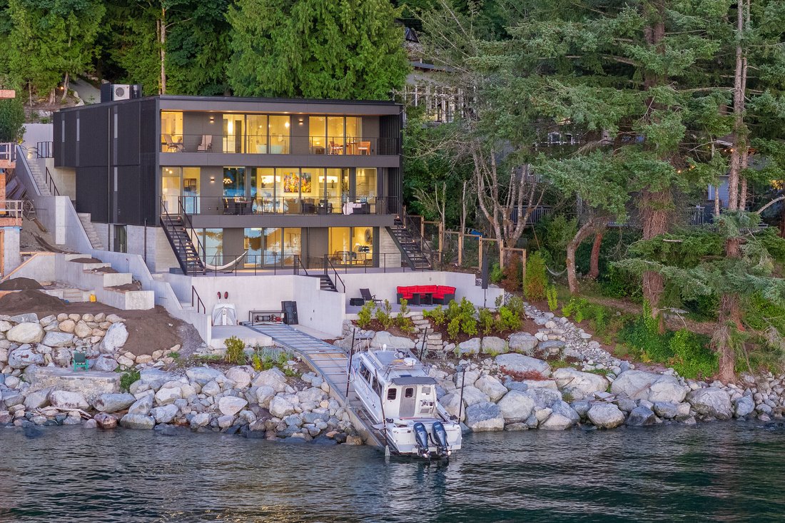 House in West Vancouver, British Columbia, Canada 1 - 16278749