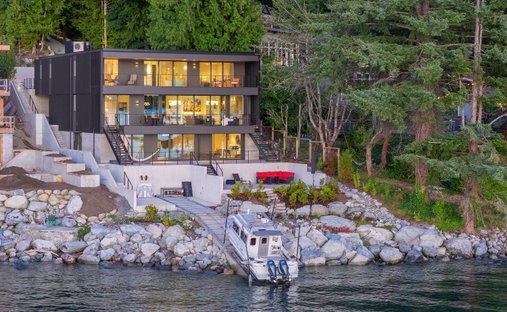 House in West Vancouver, British Columbia, Canada 1