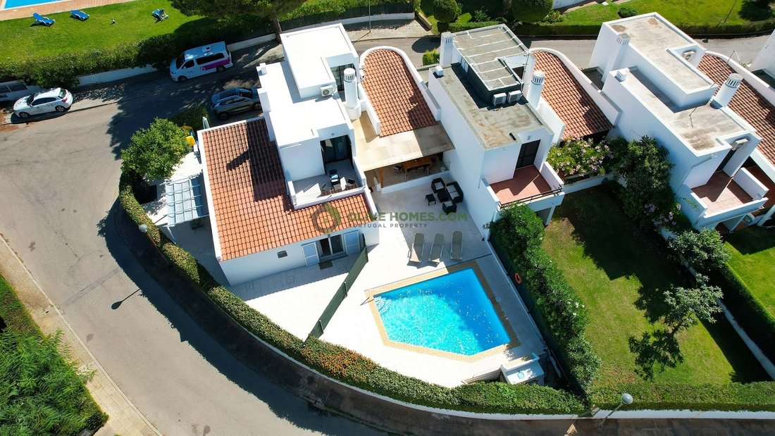 Townhouse in Vilamoura, Quarteira, Algarve 1 - 16282506