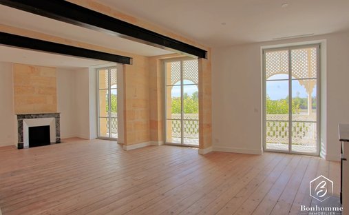 Castle for Sale in Langoiran, Nouvelle-Aquitaine, France