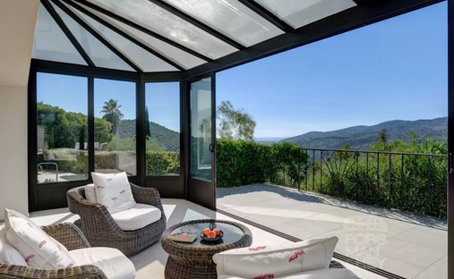 Villa a Ouest, Peymeinade, Francia 1