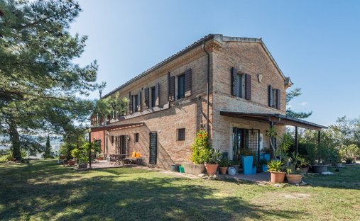Landhaus in Staffolo, Marken, Italien 1