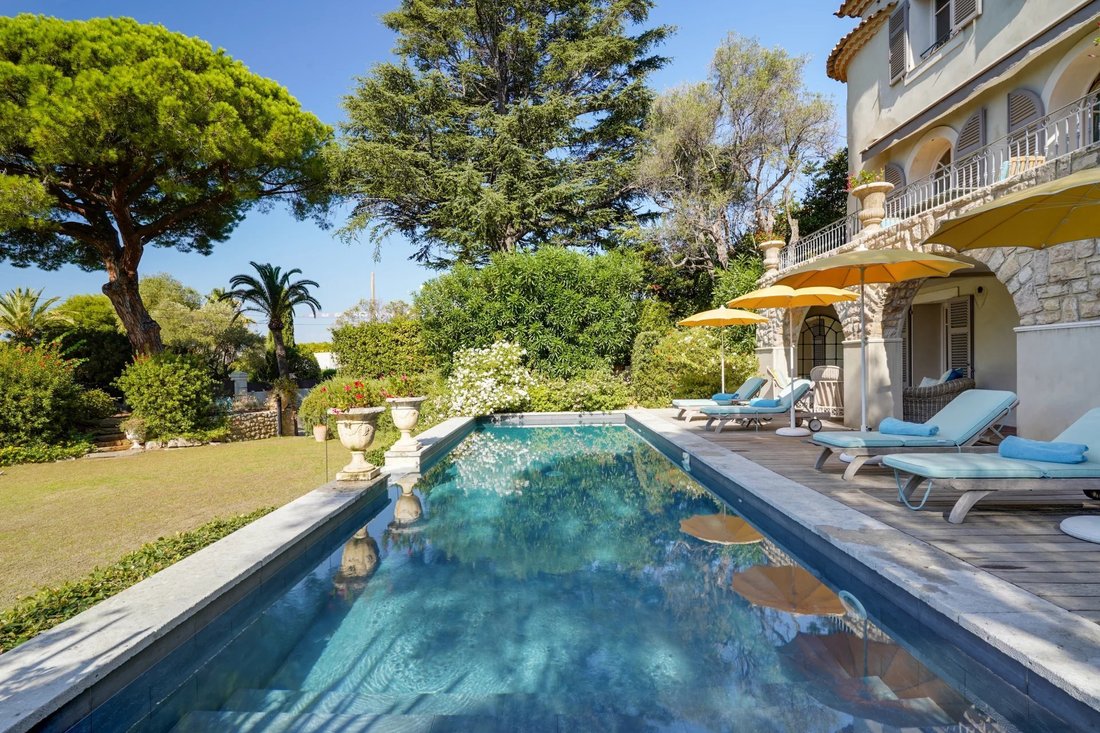 Villa in Antibes, Provence-Alpes-Côte d'Azur, France 1 - 16283245