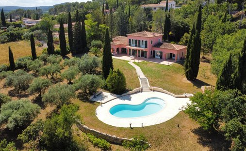 Estate in La Motte, Provence-Alpes-Côte d'Azur, France 1