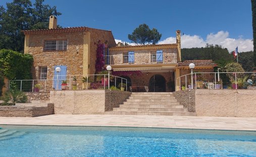 Estate in La Motte, Provence-Alpes-Côte d'Azur, France 1