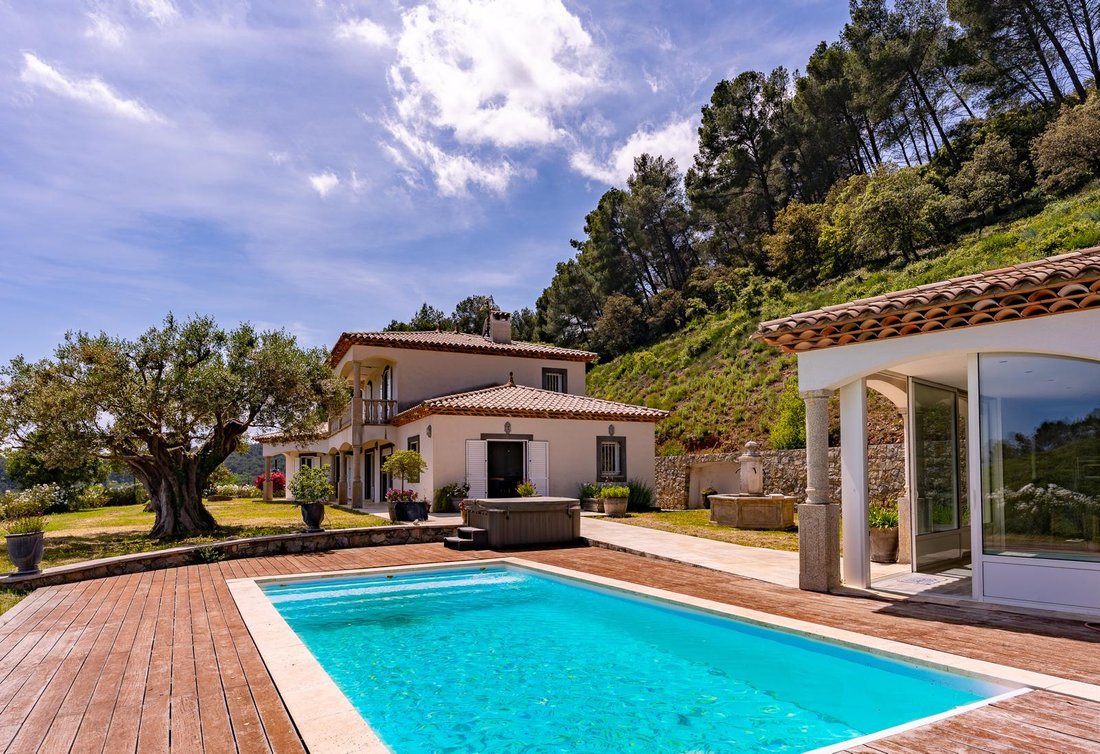 Estate in La Motte, Provence-Alpes-Côte d'Azur, France 1 - 16287125