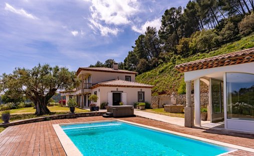 Estate in La Motte, Provence-Alpes-Côte d'Azur, France 1