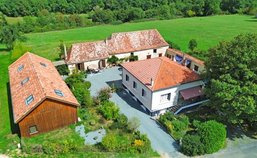 House in Cause-de-Clerans, Nouvelle-Aquitaine, France 1