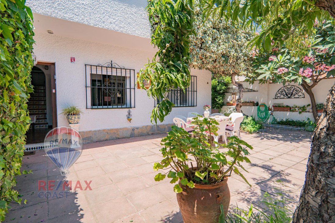Este, Malaga, Spain 5 - 16288134