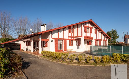 House in Acotz, Saint-Jean-de-Luz, France 1
