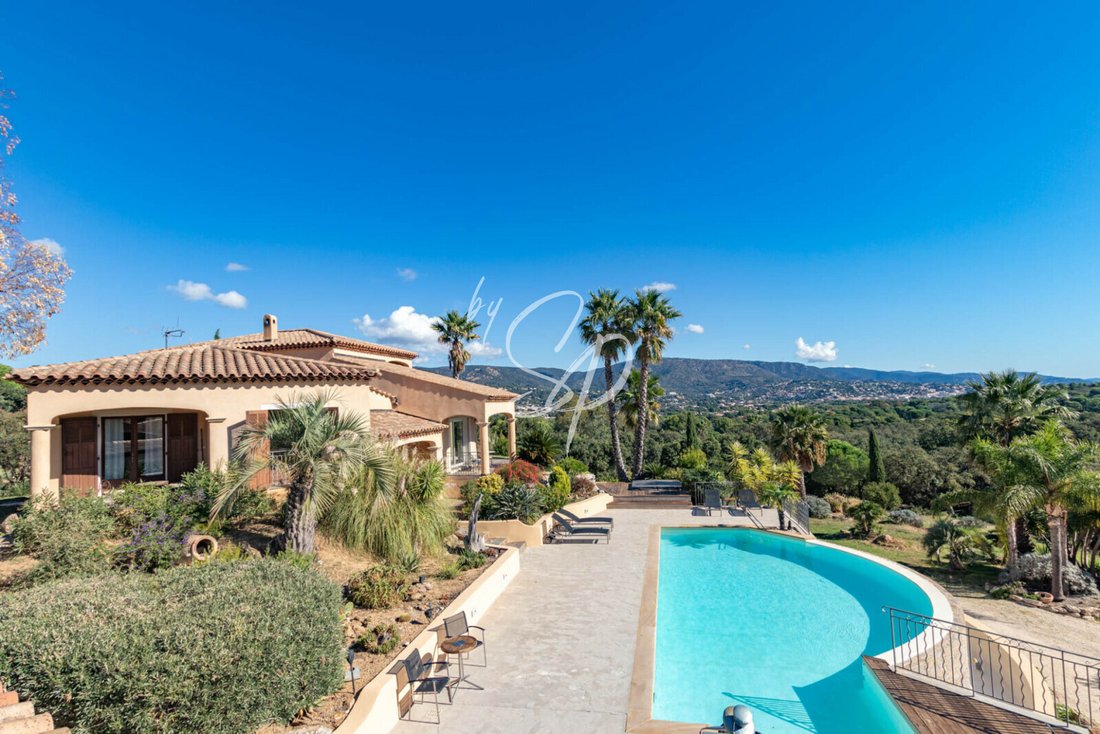 Estate in Nord Est, Bormes-les-Mimosas, France 1 - 16287132