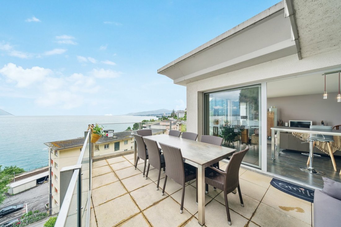 Exceptional Penthouse With Panoramic Lake View