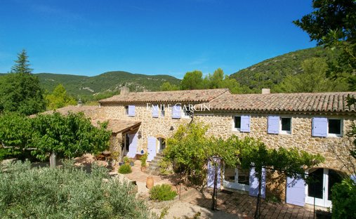 Villa in Lauris, Provence-Alpes-Côte d'Azur, France 1