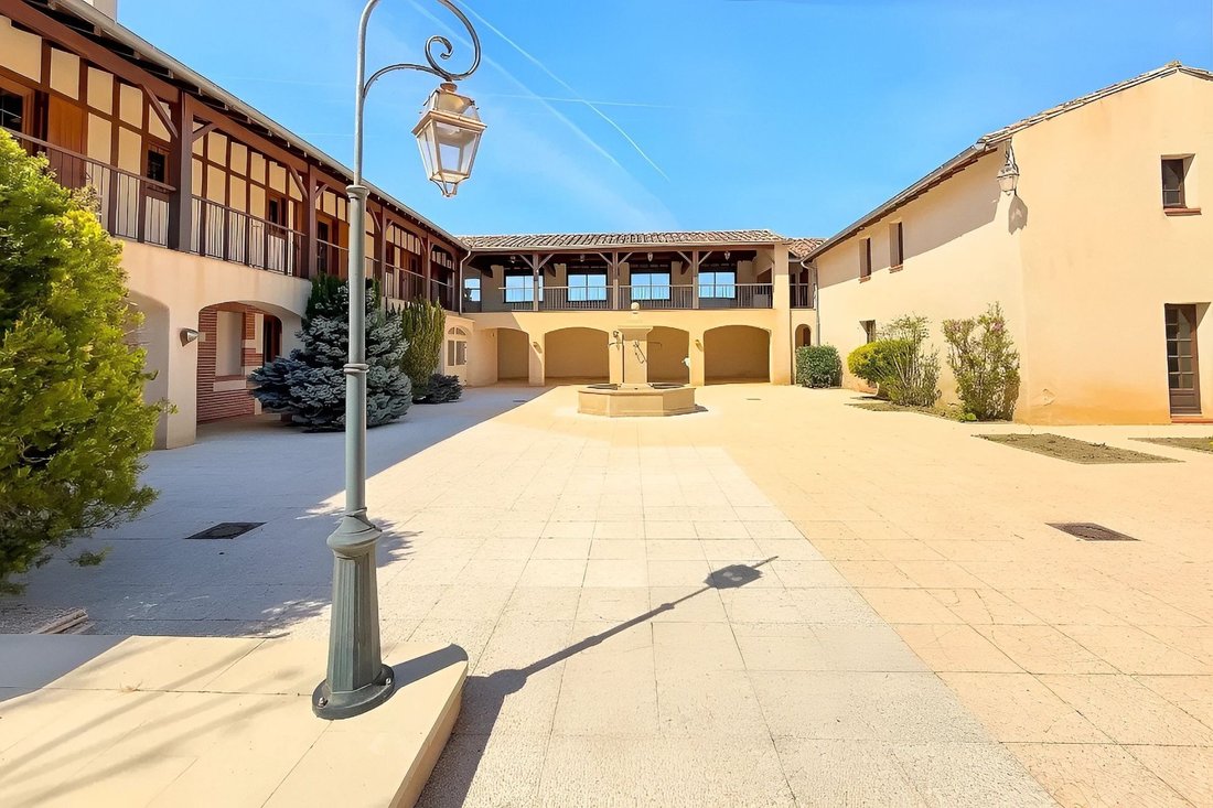 Estate in Mairie, Graulhet, France 5 - 16286721