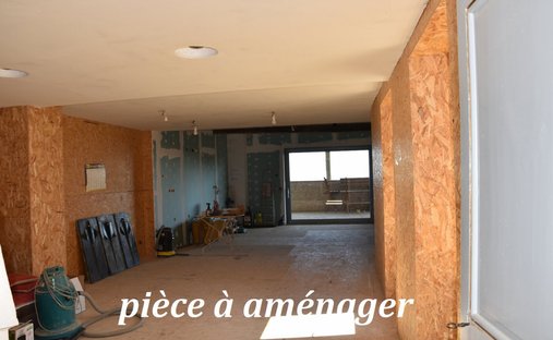 19 Th C Castle Outbuildings, Stabbles, Pool