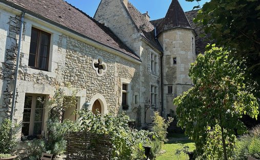 Castle in Centre Ville Nord, Nogent-le-Rotrou, France 1