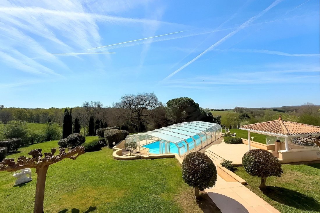 Estate in Mairie, Graulhet, France 1 - 16286721